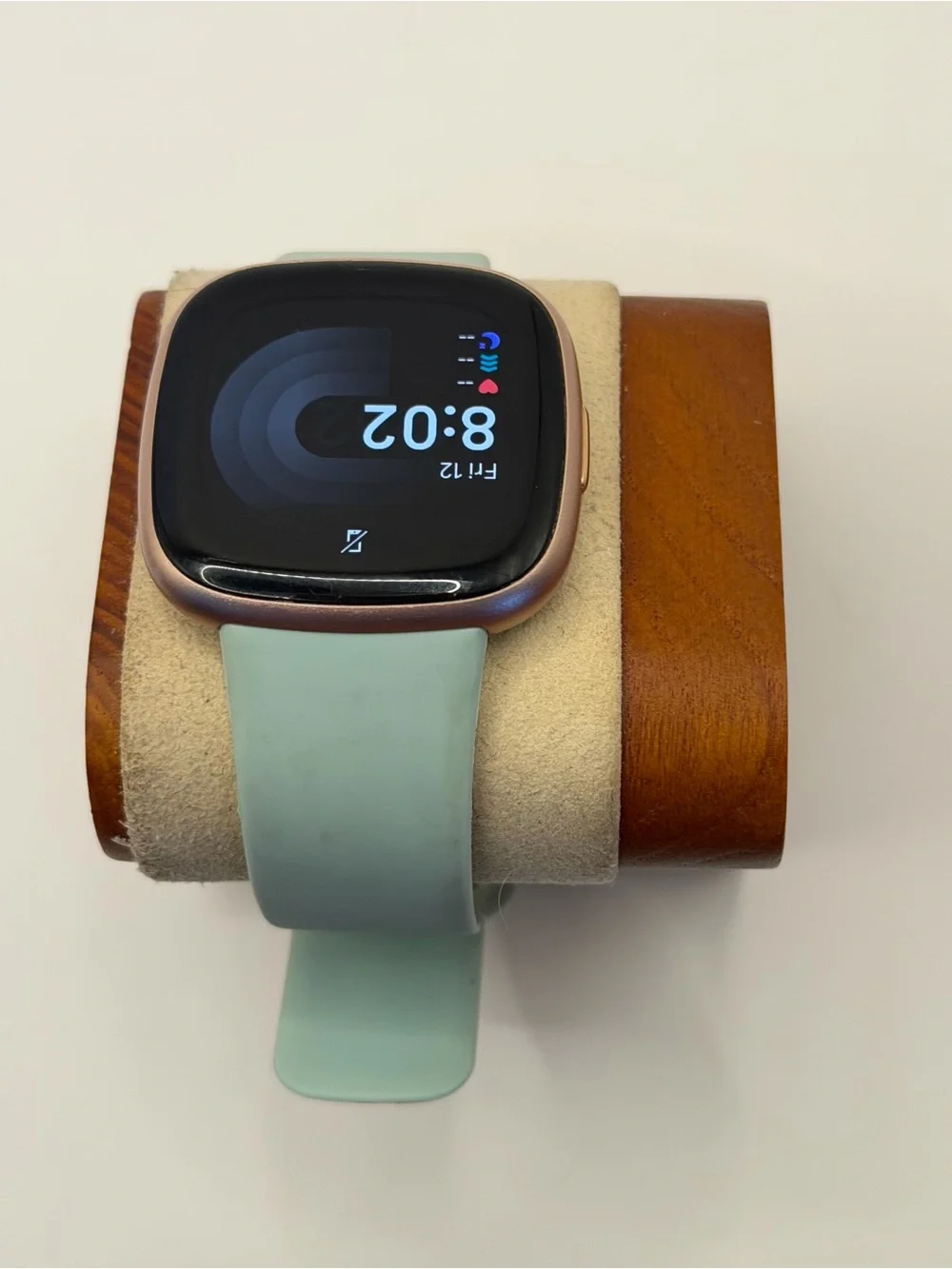 Fitbit Versa 4, Tested, Very Good, Rose Gold, Charger Included, Smartwatch